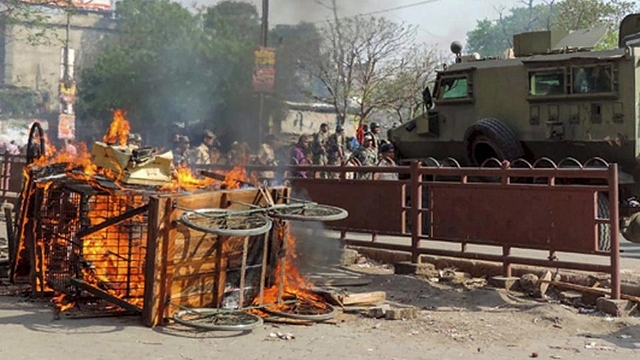 													Clashes  during a Ram Navami procession in Aurangabad. (PTI) 