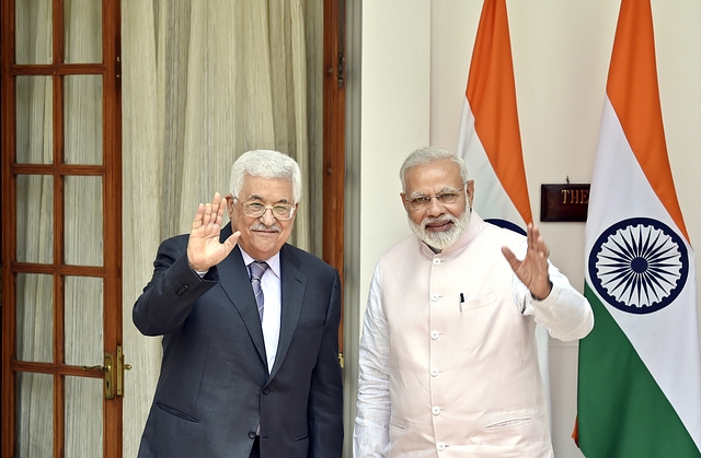 Prime Minister Narendra Modi with Palestine Authority President Mahmoud Abbas (Ajay Aggarwal/Hindustan Times via Getty Images)