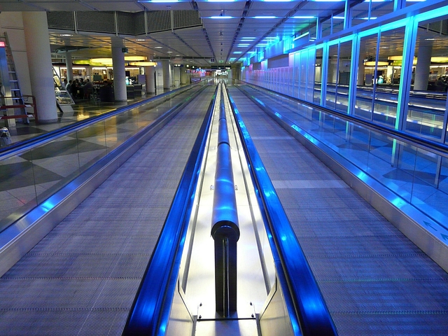 Moving Walkway Roller Platform (Hans/Pixabay)