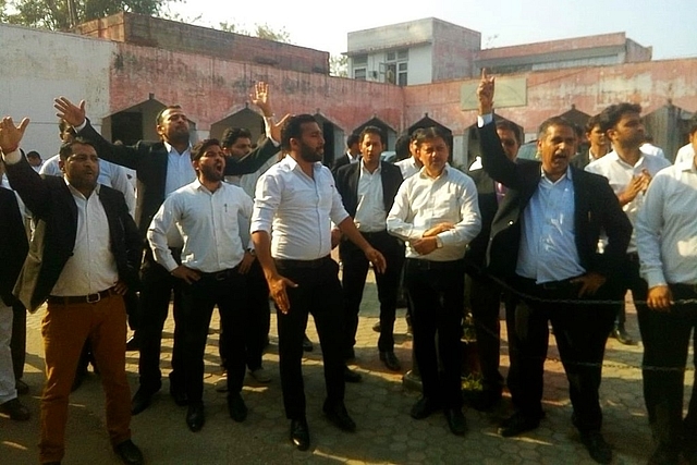 Jammu lawyers protest the chargesheet being filed by the state police. (pic via Twitter)