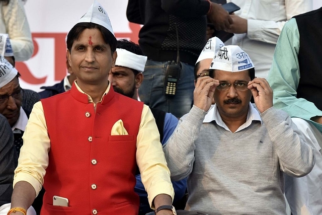 Kumar Vishwas (L) with Arvind Kejriwal. (Sonu Mehta/Hindustan Times via Getty Images)