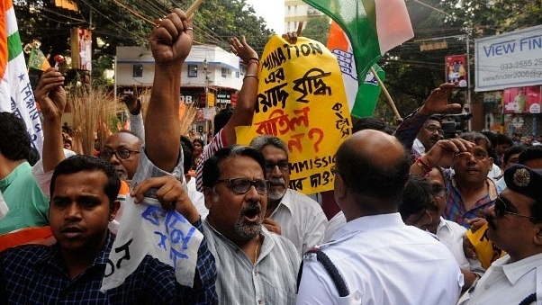 Congress activists protest in front of the State Election Commission office in Kolkata. (Samir Jana/Hindustan Times via Getty Images)