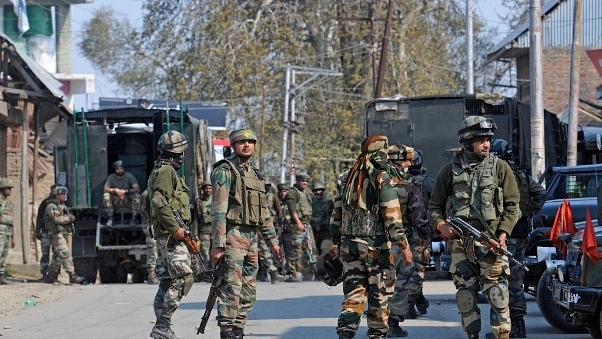 Security forces in Shopian, J&amp;K. (Waseem Andrabi/Hindustan Times via Getty Images)