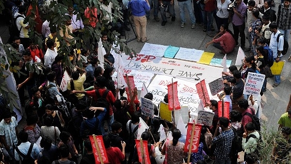 Jadavpur University students in a protest. (Subhendu Ghosh/Hindustan Times via Getty Images)