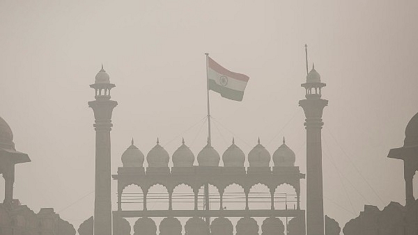 The Indian flag flies on Red Fort amid heavy dust and smog in Delhi. (Allison Joyce/Getty Images)