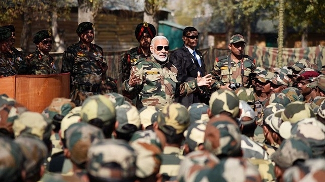 PM Modi interacts with Army, BSF jawans in Gurez, Kashmir (narendramodi/Twitter)