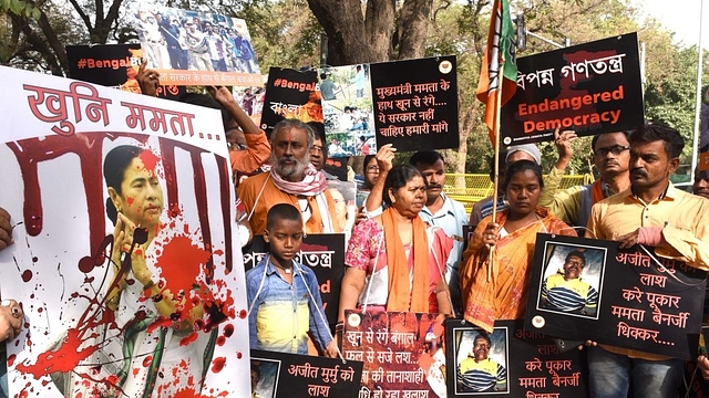  BJP workers along with wife (3rd from left) and son (left) of Ajit Murmu before meeting with Home Minister Rajnath Singh, at his residence, on April 26, 2018 in New Delhi (Arvind Yadav/Hindustan Times via Getty Images)