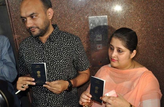 Tanvi Seth (R) with her husband Anas Siddiqui.&nbsp;