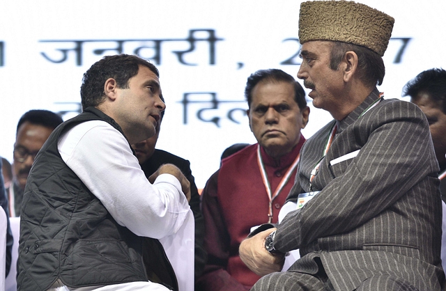 Congress President Rahul Gandhi with party leader Ghulam Nabi Azad. (Arun Sharma/Hindustan Times via Getty Images)