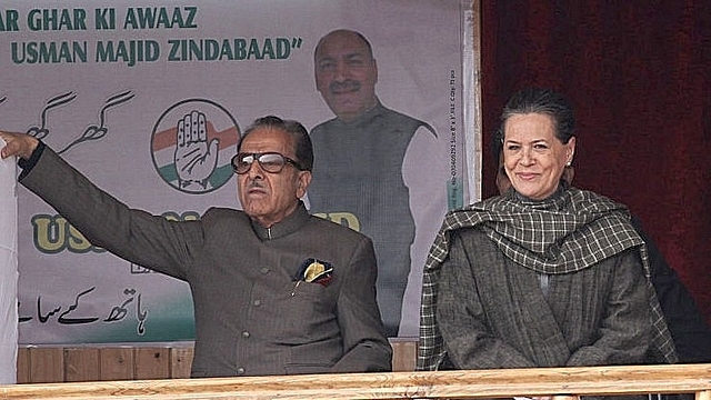 Saifuddin Soz (L) with Sonia Gandhi. (Waseem Andrabi/Hindustan Times via Getty Images)