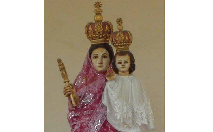 Mother Mary dressed in a Gujarati-style saree.