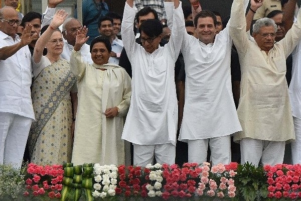 Opposition leaders during H D Kumaraswamy’s swearing-in ceremony at the Grand Steps of Vidhana Soudha. (Arijit Sen/Hindustan Times via Getty Images)