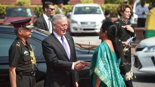 US Defence Secretary Jim Mattis (L) shakes hands with Indian Defence Minister Nirmala Sitharaman. (PRAKASH SINGH/AFP/Getty Images)