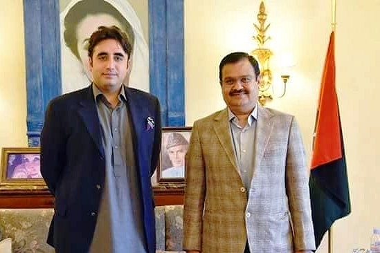 PPP chief Bilawal Bhutto (L) with Mahesh Malani (R). (pic via Twitter)