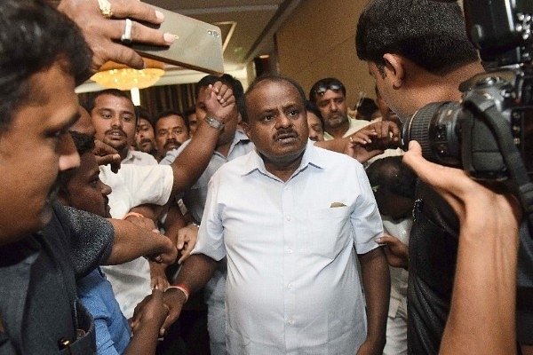 Chief Minister H D Kumaraswamy needs better economic advice, it appears (Arijit Sen/Hindustan Times via Getty Images)