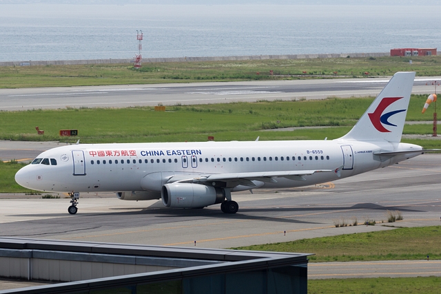 A China Eastern Airlines’ Airbus A320-232 at Kansai International Airport, Osaka, Japan (Iasta29/Flickr)