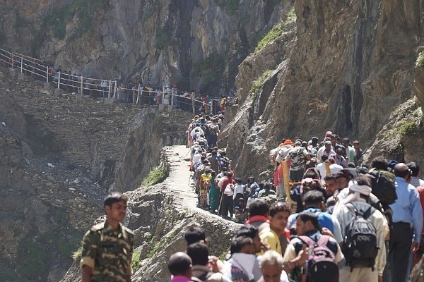 Pilgrims on Amarnath <i>yatra</i>. (Wikimedia Commons)