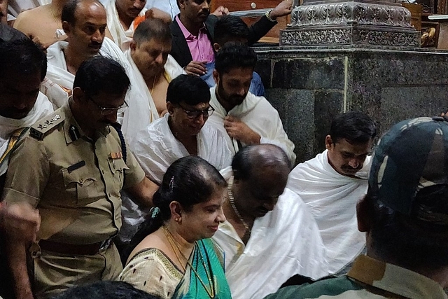 HD Kumaraswamy leaves the Sri Manjunatha Temple (Image via Twitter)