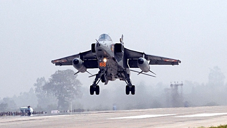 A Jaguar fighter plane makes touchdown on the Lucknow-Agra Expressway (Photo by Subhankar Chakraborty/Hindustan Times via Getty Images)