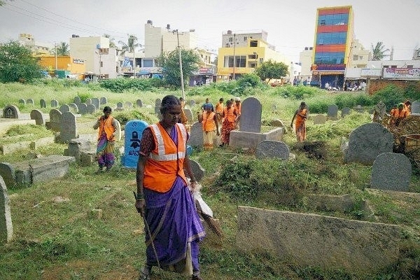 Municipal workers in Bengaluru (Facebook)