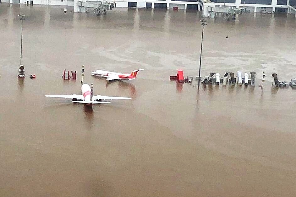 Kerala Floods: Rail Services Partially Resumed, Kochi Airport To  Restart Operations From 26 August