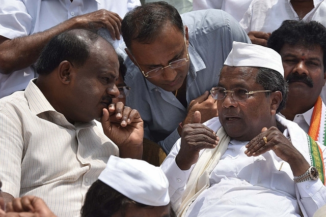 Former Karnataka Chief Minister Siddaramaiah  with Janata Dal (S) Chief Minister Kumaraswamy during a joint protest. (Arijit Sen/Hindustan Times via Getty Images)   