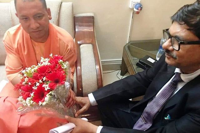 Surya Kumar Shukla (R) with Yogi Adityanath. (pic via Facebook)