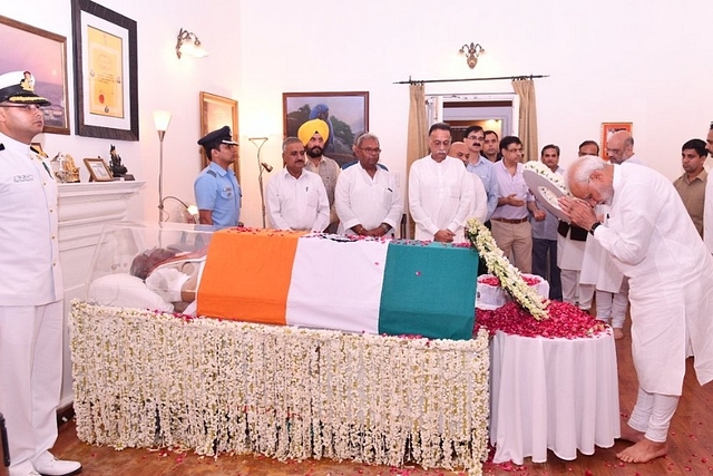 PM Modi paying his tributes to Vajpayee. (pic via Twitter)