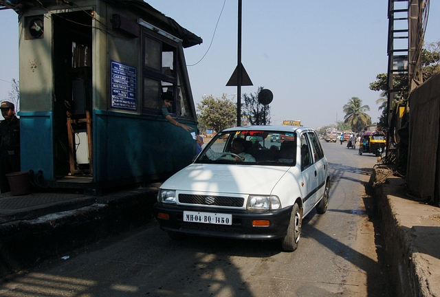 A commuter pays toll at a toll plaza in Mumbai, Maharashtra (Dipak Hazra/Hindustan Times via Getty Images)