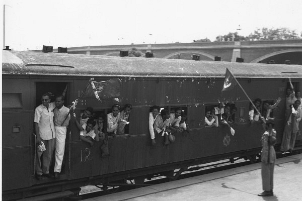 One of 30 special trains leaving New Delhi station, taking the staff of the Pakistan government to Karachi on 7 August 1947. (Keystone Features/GettyImages)