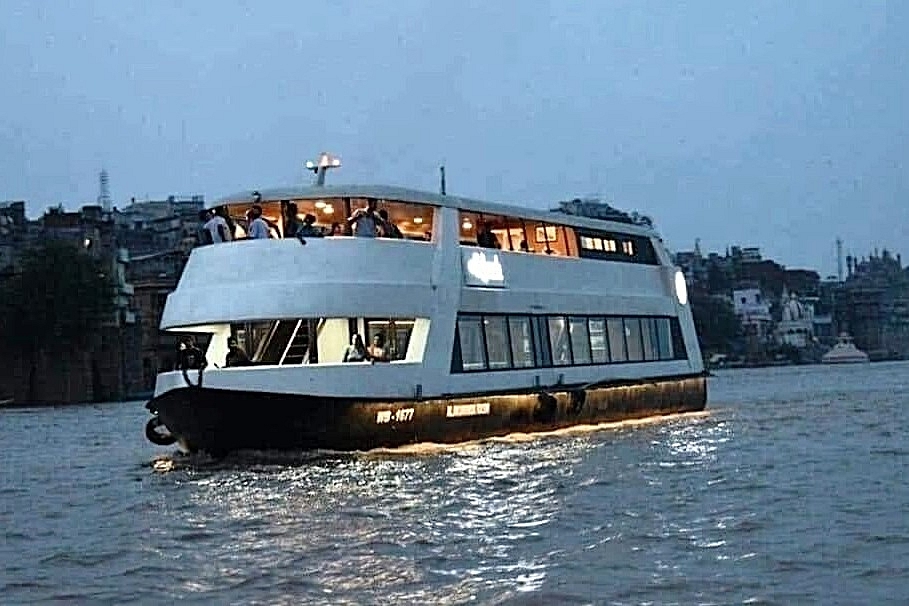 Varanasi - Howrah luxury cruise (pic via @SobhaBJP)