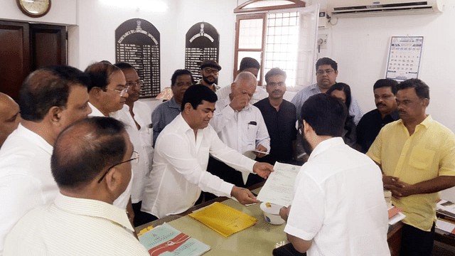 Goa Congress, along with its 14 MLAs, staked claim to form govt in the state. (@ANI/Twitter)