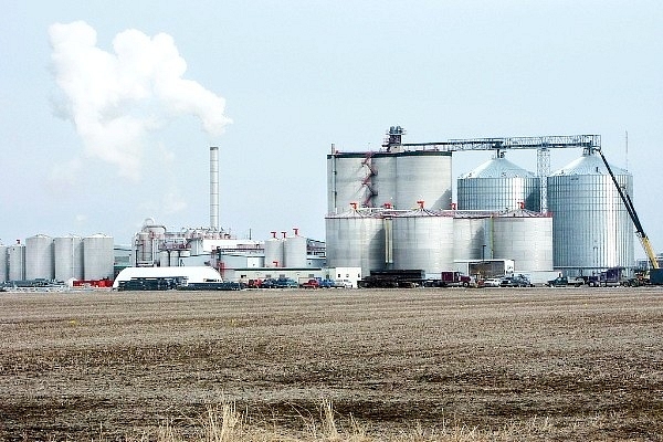  Ethanol plant (Wikimedia Commons)