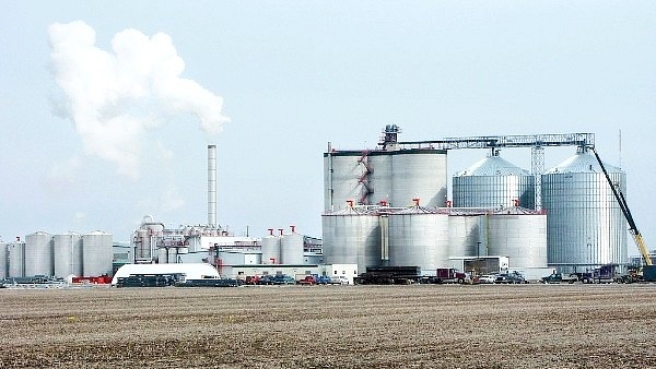 An ethanol plant (Wikimedia Commons)