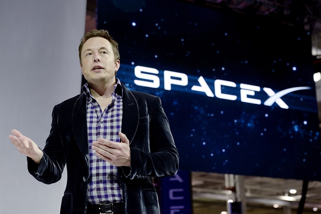 SpaceX chief executive officer Elon Musk unveils the company’s new manned spacecraft, The Dragon V2, designed to carry astronauts into space during a news conference in California. (Kevork Djansezian/GettyImages) 