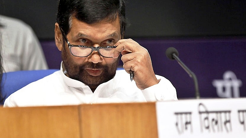 Union Minister Paswan Urges Consumers To File Complaint If They Find Any Information Missing On Products Package