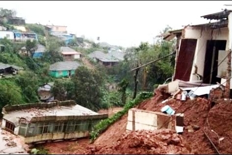 Devastation due to floods in Kodagu (@shammicb/Twitter)