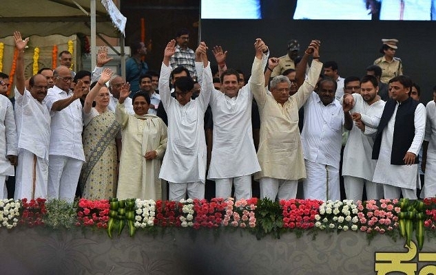 UPA chairperson Sonia Gandhi, BSP chief Mayawati, West Bengal Chief Minister Mamata Banerjee, Congress president Rahul Gandhi, Andhra Pradesh Chief Minister Chandrababu Naidu with the new Chief Minister of Karnataka Kumaraswamy during his swearing-in ceremony in Bengaluru. (Arijit Sen/Hindustan Times via Getty Images)