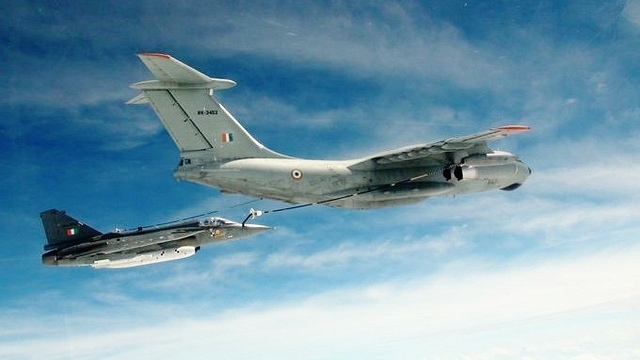 Tejas refuelling from an Il-78 tanker of the Indian Air Force.&nbsp;