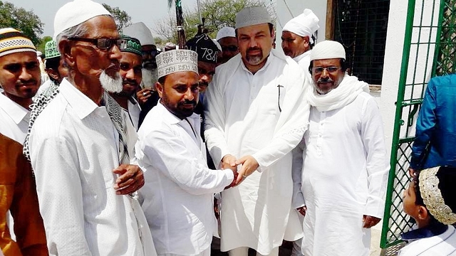 BJP MLA Ashish Deshmukh with members of the Muslim community (Facebook)