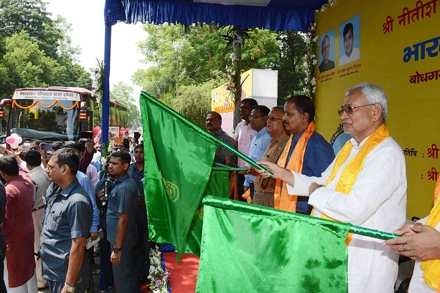 The bus service being flagged off (@NitishKumar/Twitter)