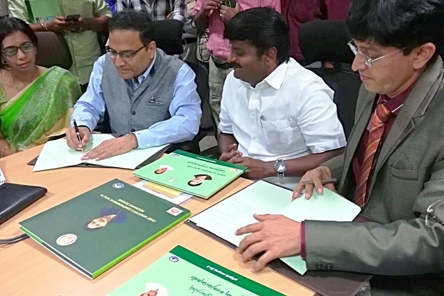 Ayushman Bharat CEO Indu Bhushan with authorities from Tamil Nadu. (pic via Twitter)