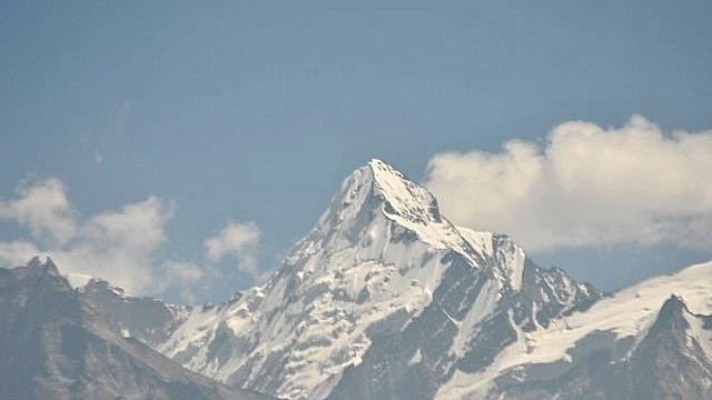 Sudarshan Peak near Raktvan valley [By Atudu | Wikimedia Commons]