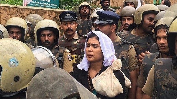 Kerala police accompanying women activists in Sabarimala (@ANI/Twitter)