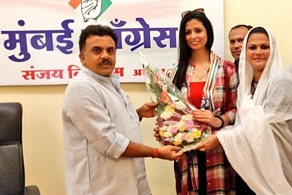 Hasin Jahan joining Congress (@INCMumbai/Twitter)