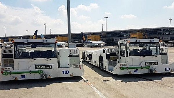 TaxiBot starts trials at New Delhi International Airport(Pic: Twitter)