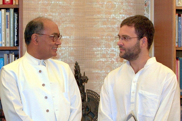 Digvijay Singh with Congress leader Rahul Gandhi. (Sonu Mehta/Hindustan Times via Getty Images)