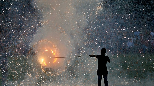 Supreme Court Sets A ‘Muhurat’ For Bursting Fireworks: Allows A Cracking Diwali In Delhi Between 8-10 PM