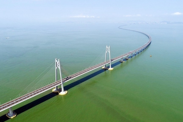 The world’s largest sea bridge (@ChinaFactsZone/Twitter)