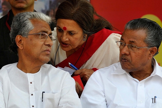 Brinda Karat (C), Manik Sarkar (L) and Pinarayi Vijayan  during Sangharsh Sandesh Rally  in 2013 in New Delhi (Photo by Arijit Sen/Hindustan Times via Getty Images)